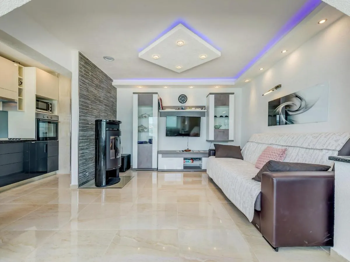 Spacious Apartment In Arbanija With Terrace Trogir