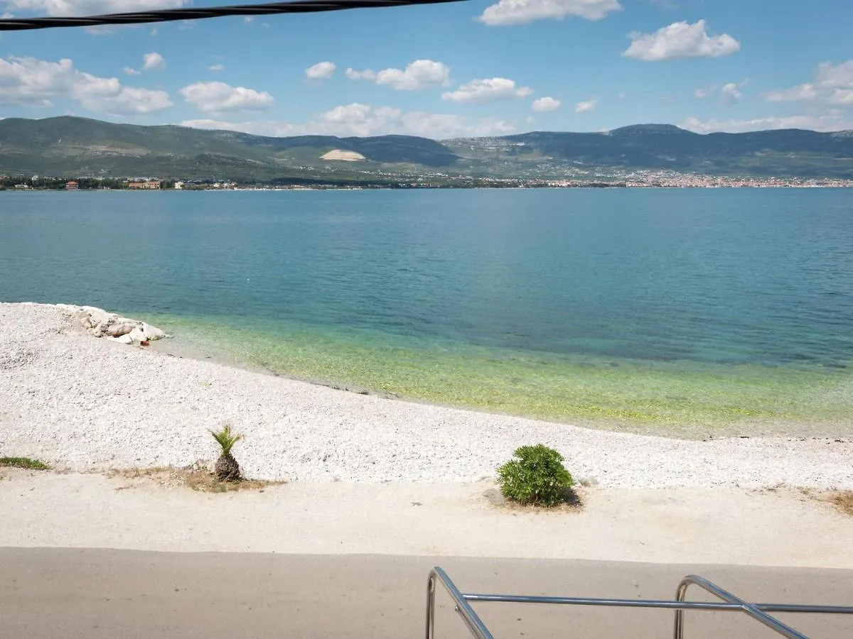 Spacious Apartment In Arbanija With Terrace Trogir