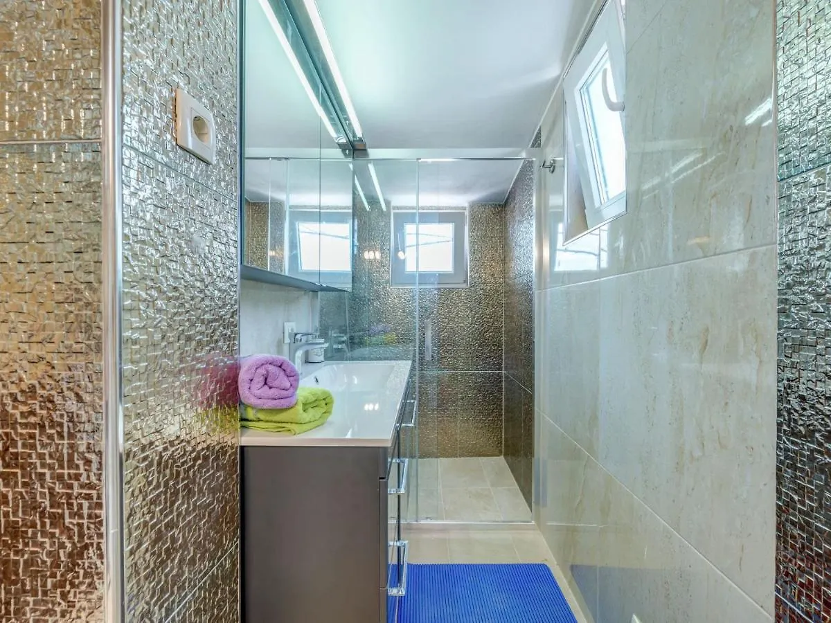 Spacious Apartment In Arbanija With Terrace Trogir